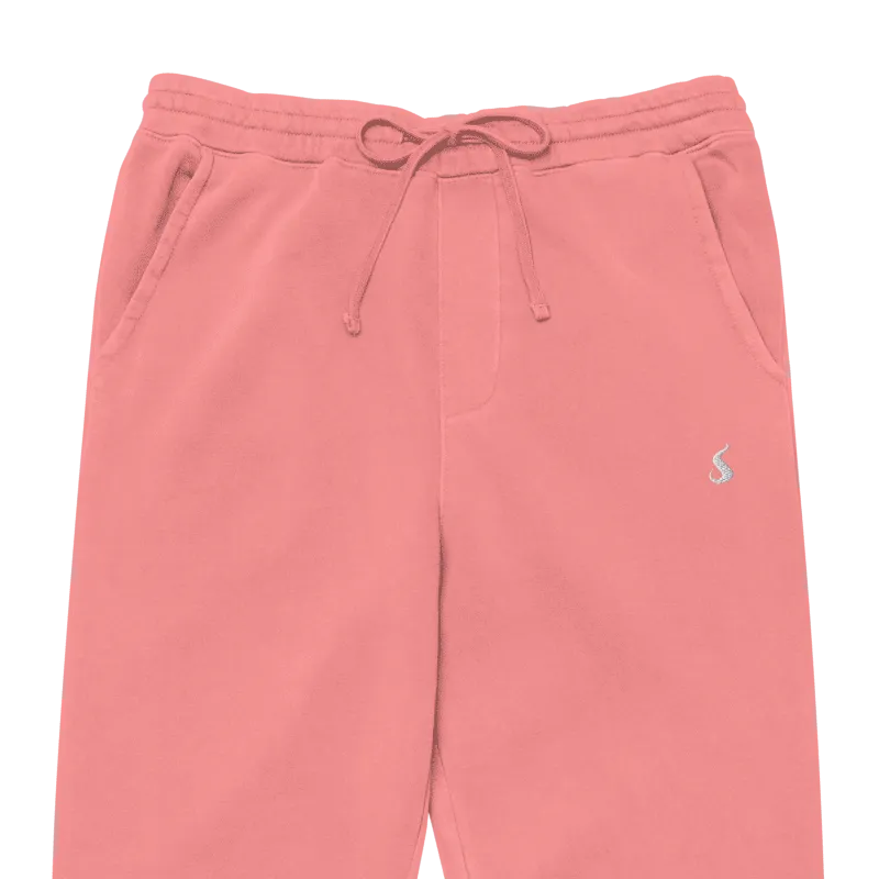 Jogging de sport pour femme en PET recyclé et modal, de couleur rose pâle, avec un élastique resserrant à la taille et aux chevilles. Ce jogging a une coupe décontractée. Photo du produit rapproché pour voir le logo et la taille.