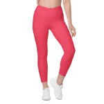 Legging de sport pour femme taille haute avec double poche de couleur rouge. Coupe taille haute pour un effet sculptant et un maintien optimal. Photo porté du produit de devant.