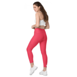 femme portant un legging rose de dos vers la gauche
