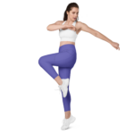 femme faisant du yoga en legging violet
