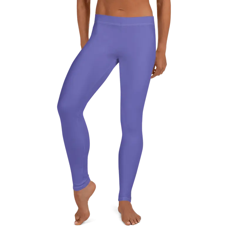 Legging de sport pour femme, effet seconde peau, de couleur violet. Taille basse avec un élastique léger à la taille pour un maintien confortable sans compression. La photo montre le legging porté de face.