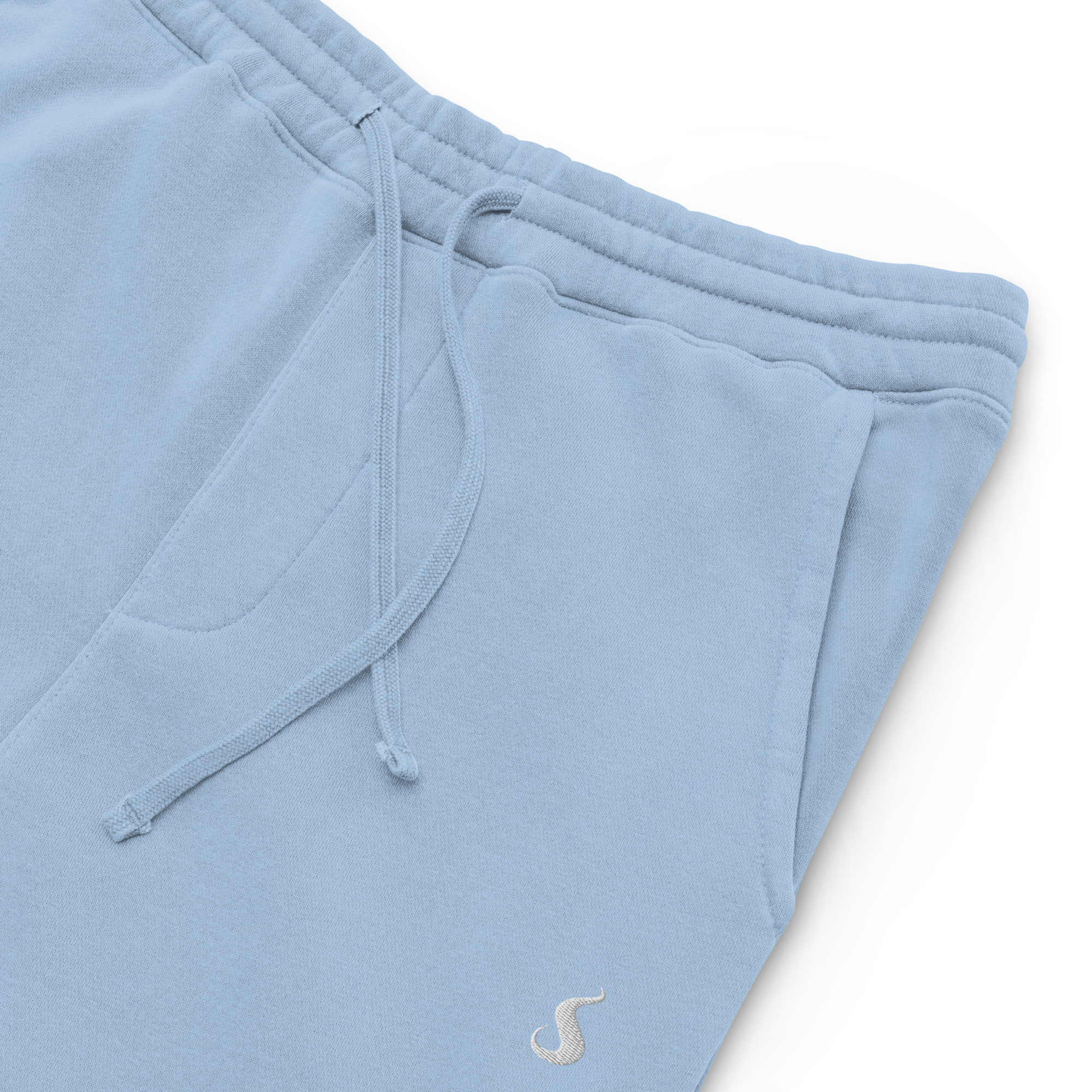 zoom sur l'avant du haut du jogging bleu ciel