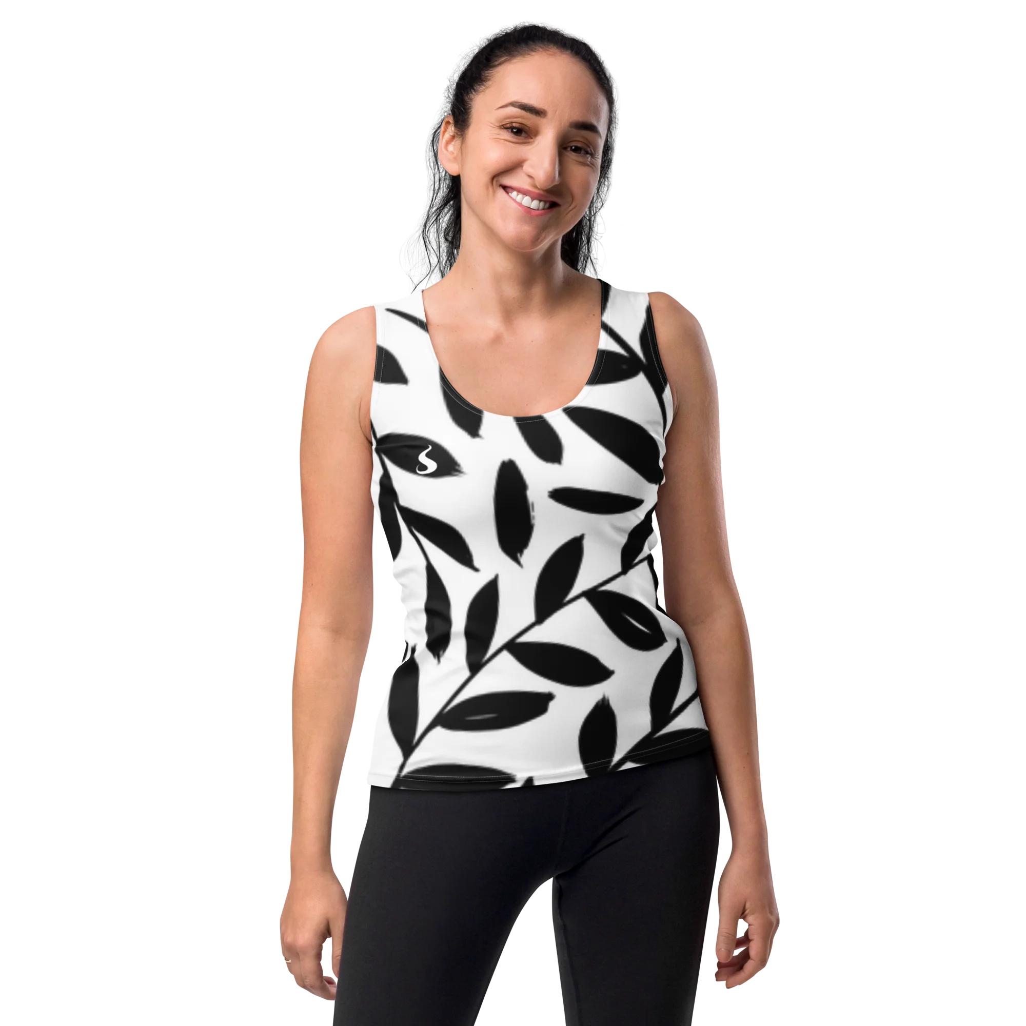 Débardeur de sport pour femme à motif feuillage noir sur un fond blanc. Le débardeur a des emmanchure larges pour un confort maximale et une liberté de mouvement. Le produit est présenté de face par un mannequin.