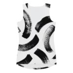 Débardeur de sport pour femme à motif "effet coups de pinceau noir sur un fond blanc. Le débardeur a des emmanchure larges pour un confort maximale et une liberté de mouvement. Le produit est présenté de face.