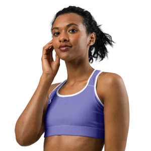 Photo d'une mannequin vu de buste pour présenter une brassière de sport pour femme