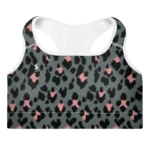 Brassière de sport Sweat Hold Up en nylon Econyl, douce et respirante, avec dos nageur pour un maintien léger. Disponible dans plusieurs motifs. Photo du produit de face avec le motif Léopard vert kaki et rose.